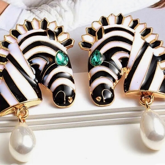 Zara Enamel Pearl Zebra Earrings - Picture 6 of 17